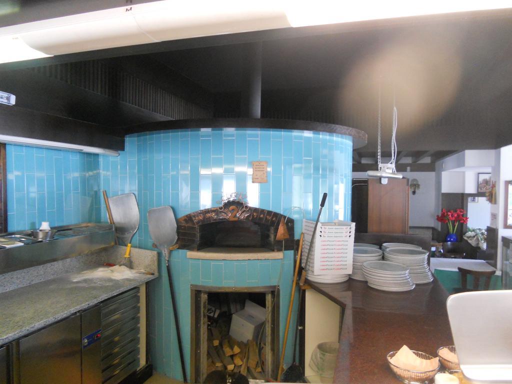Hotel O'Scugnizzo 2 Belluno Bagian luar foto