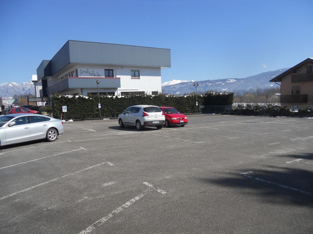 Hotel O'Scugnizzo 2 Belluno Bagian luar foto