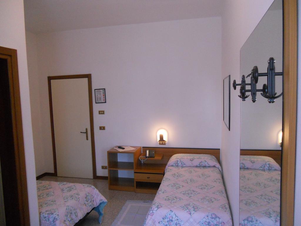 Hotel O'Scugnizzo 2 Belluno Bagian luar foto