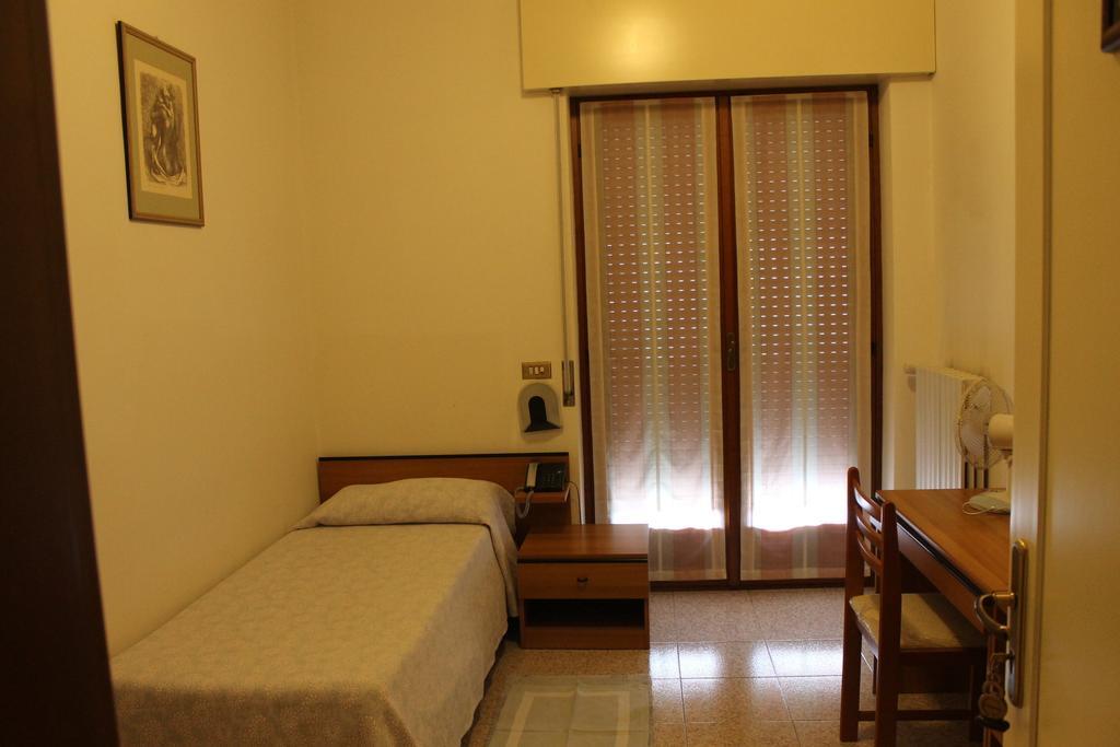 Hotel O'Scugnizzo 2 Belluno Bagian luar foto