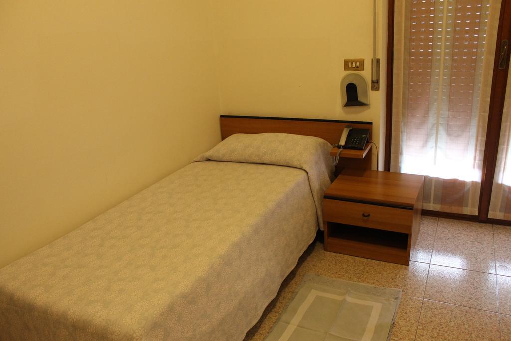 Hotel O'Scugnizzo 2 Belluno Bagian luar foto