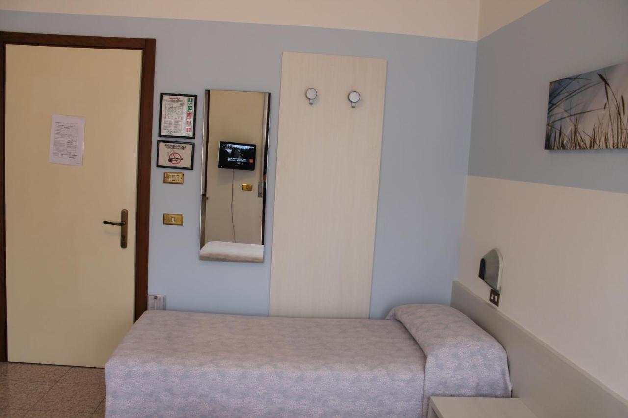 Hotel O'Scugnizzo 2 Belluno Bagian luar foto