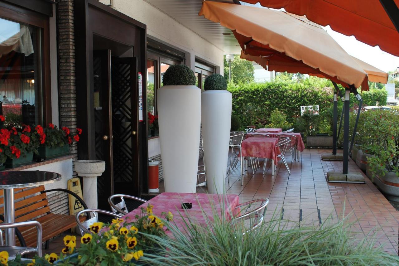 Hotel O'Scugnizzo 2 Belluno Bagian luar foto