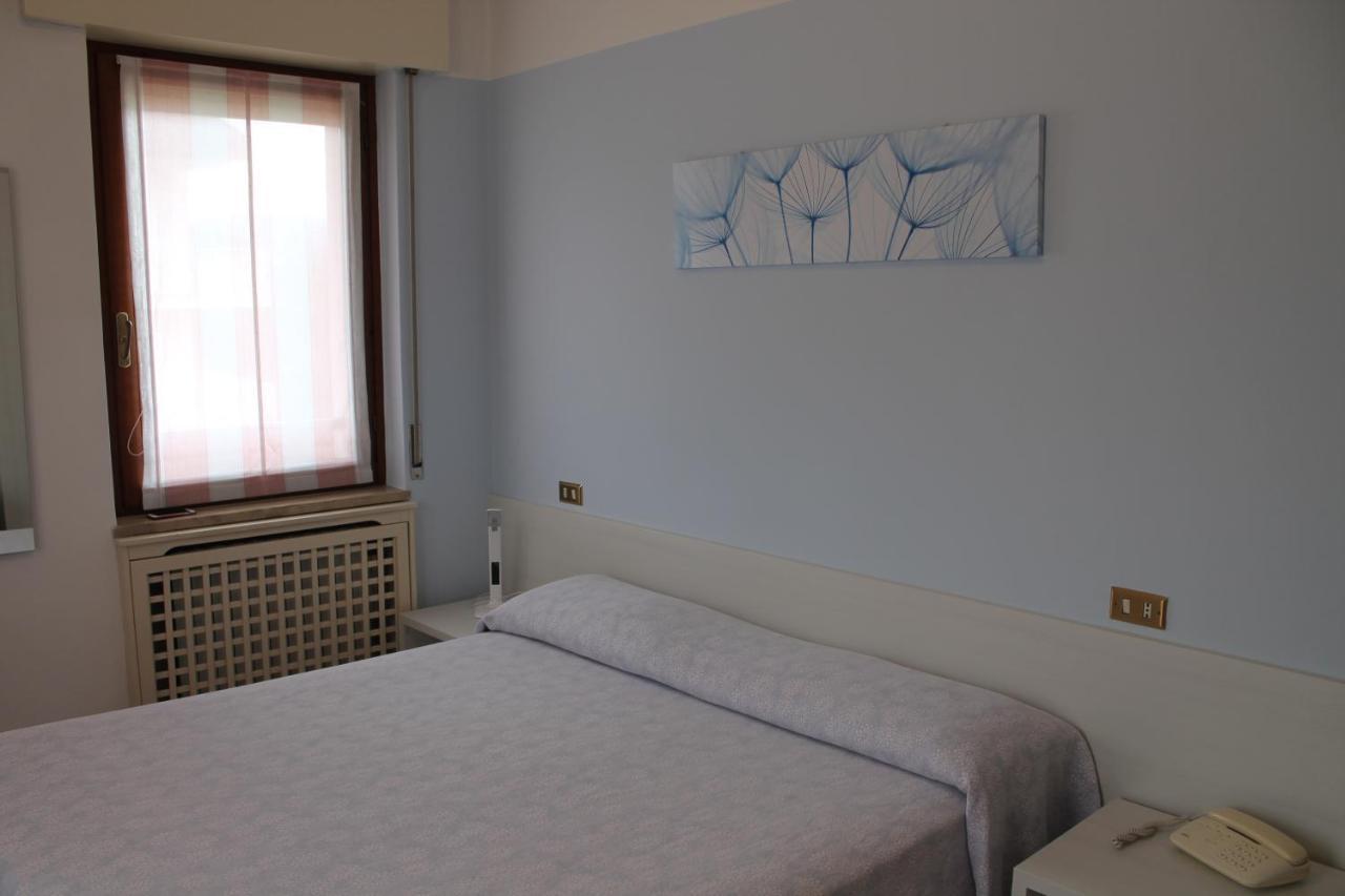 Hotel O'Scugnizzo 2 Belluno Bagian luar foto