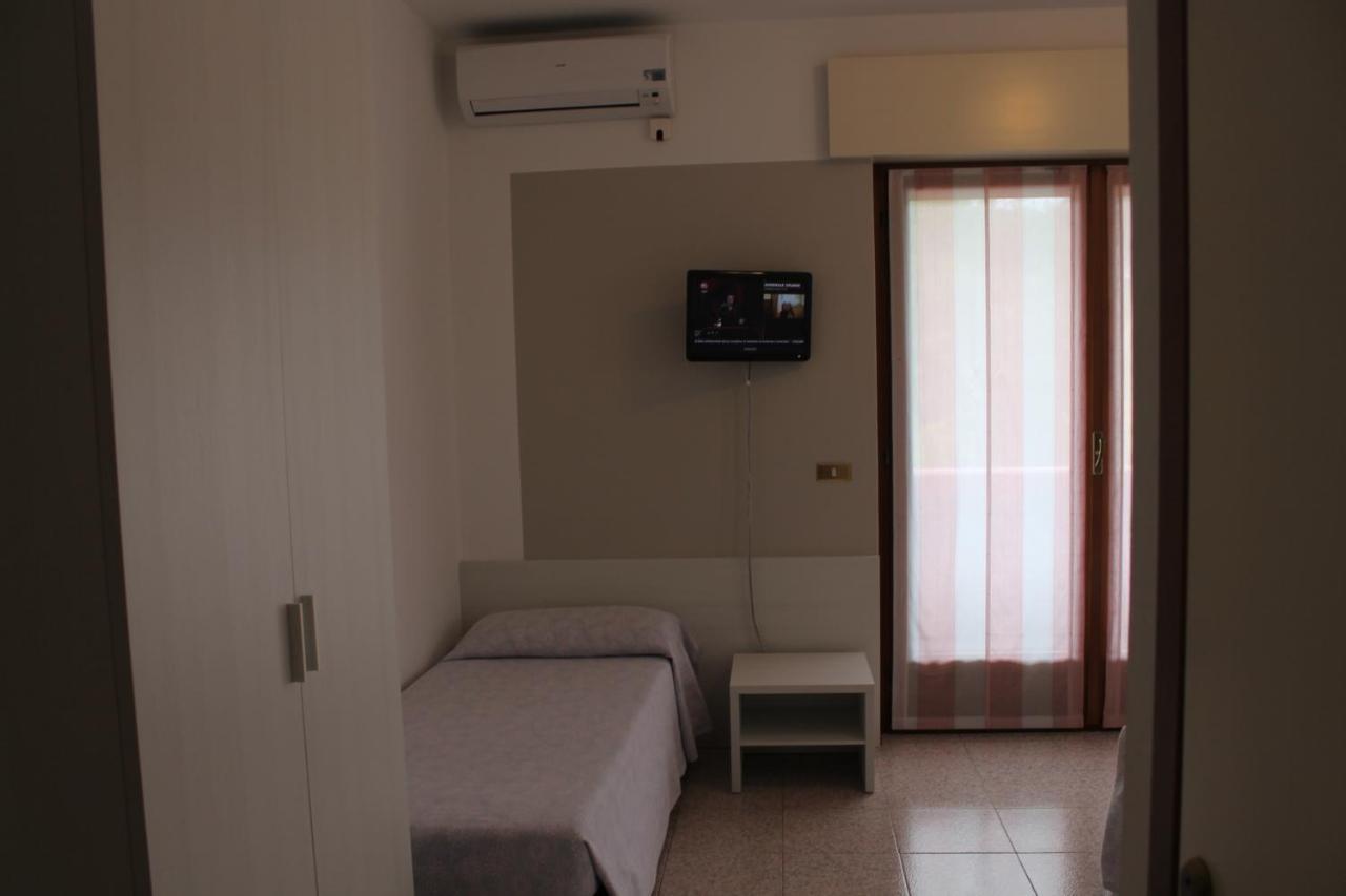Hotel O'Scugnizzo 2 Belluno Bagian luar foto