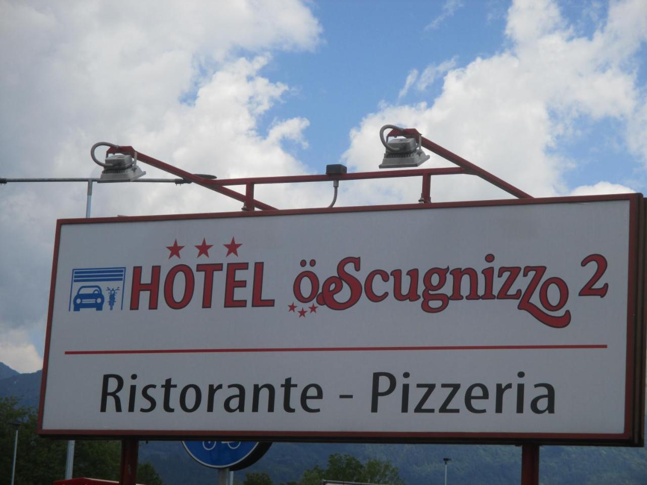 Hotel O'Scugnizzo 2 Belluno Bagian luar foto
