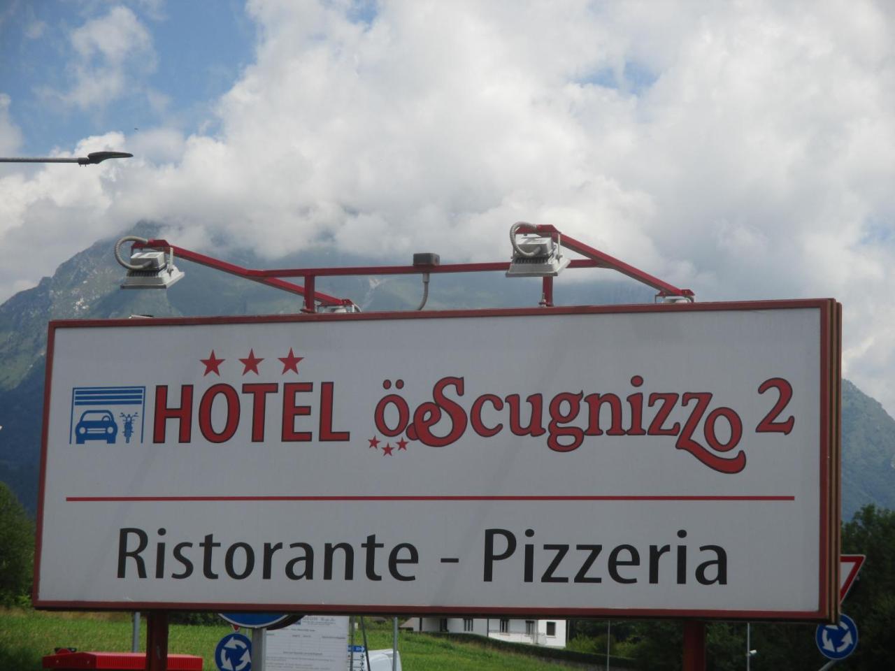 Hotel O'Scugnizzo 2 Belluno Bagian luar foto