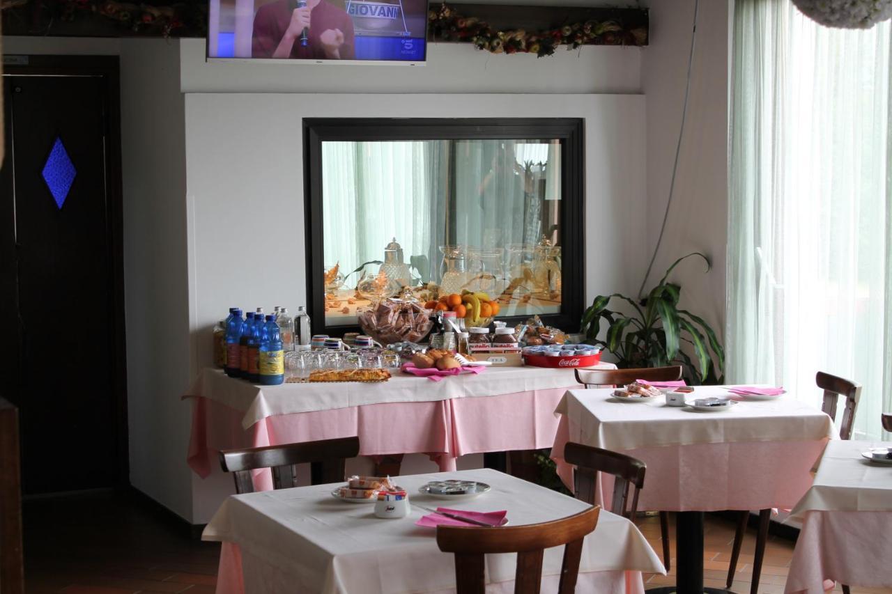 Hotel O'Scugnizzo 2 Belluno Bagian luar foto