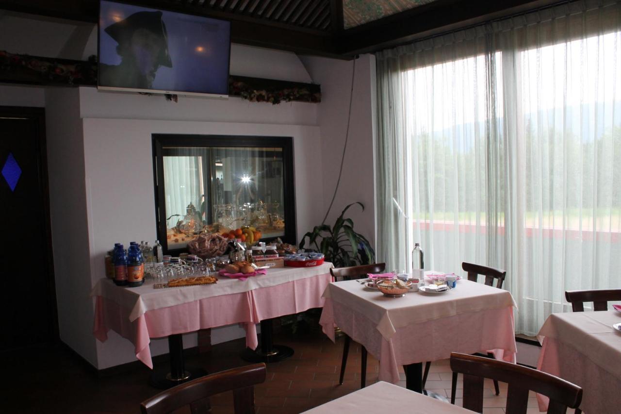 Hotel O'Scugnizzo 2 Belluno Bagian luar foto