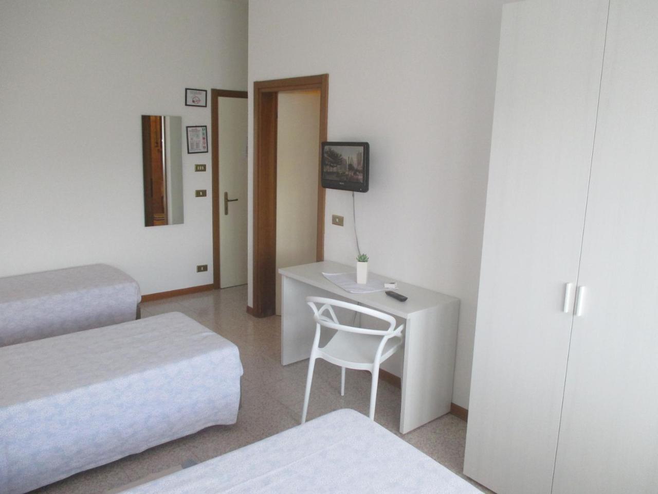 Hotel O'Scugnizzo 2 Belluno Bagian luar foto