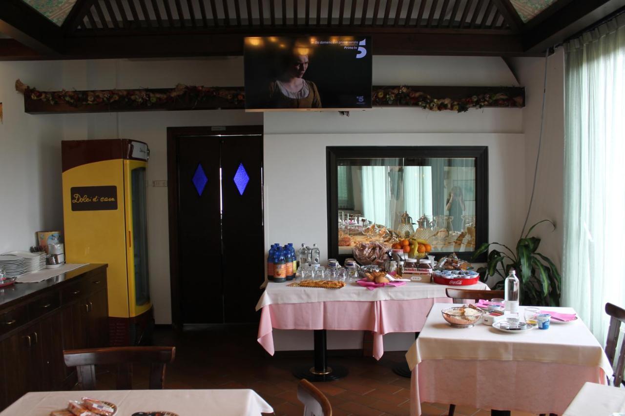 Hotel O'Scugnizzo 2 Belluno Bagian luar foto