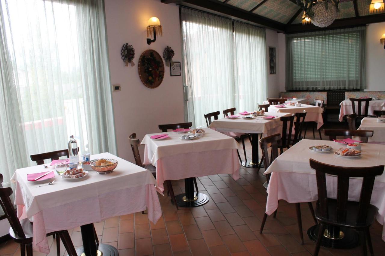 Hotel O'Scugnizzo 2 Belluno Bagian luar foto